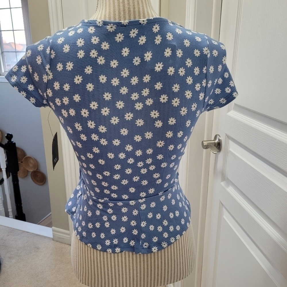 Rebel Sugar xs baby blue daisy faux wrap top - NEW with tags - Picture 2 of 11